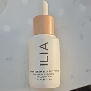 ILIA Super Serum Skin Tint SPF 40 - White and Tan
